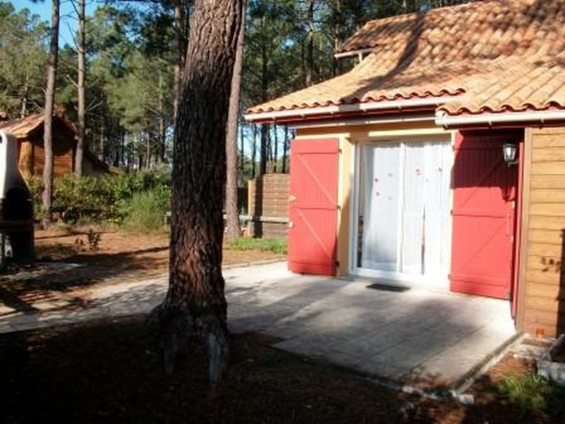 Loue pavillon dans le quartier Sud de Lacanau avec piscine collective dans la résidence